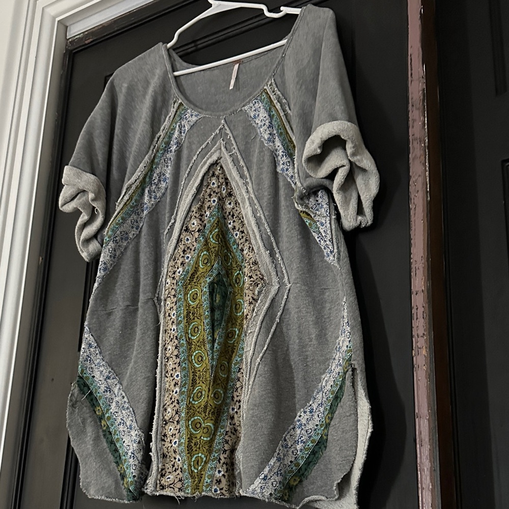 Free People s/s sweatshirt boho style in medium